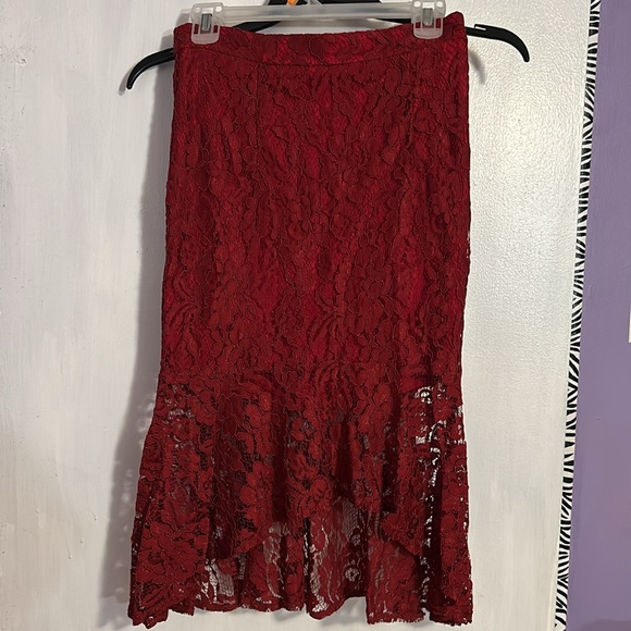 Red lace for and flare skirt - Picture 3 of 3